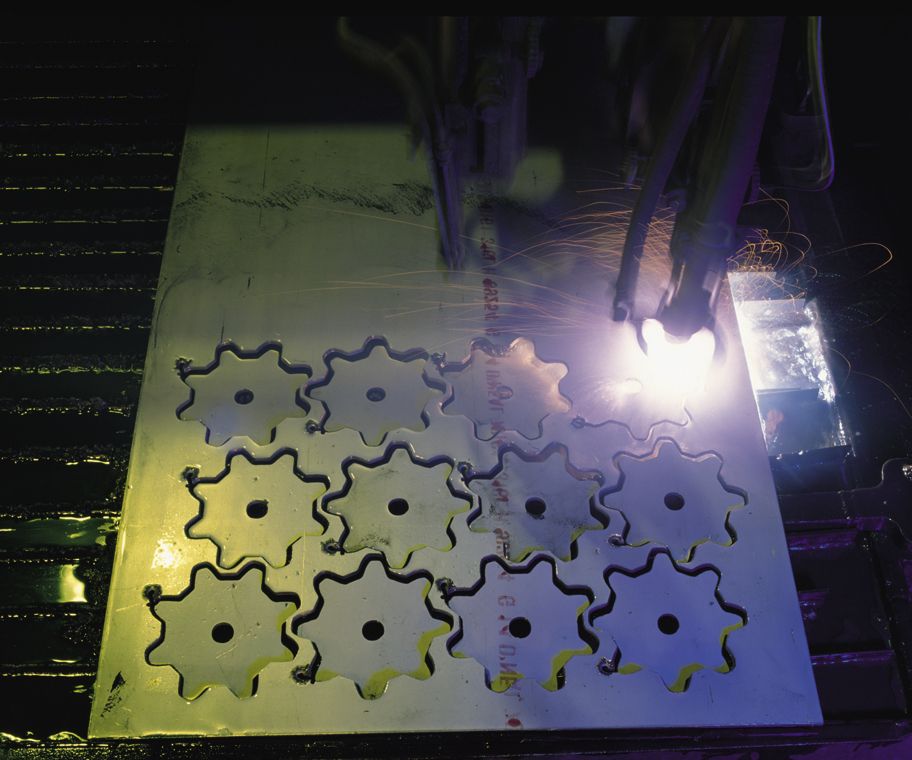 Shaping Heavy Steel Plate with Plasma Steel Cutting Shaping Heavy Steel Plate with Plasma Steel Cutting
